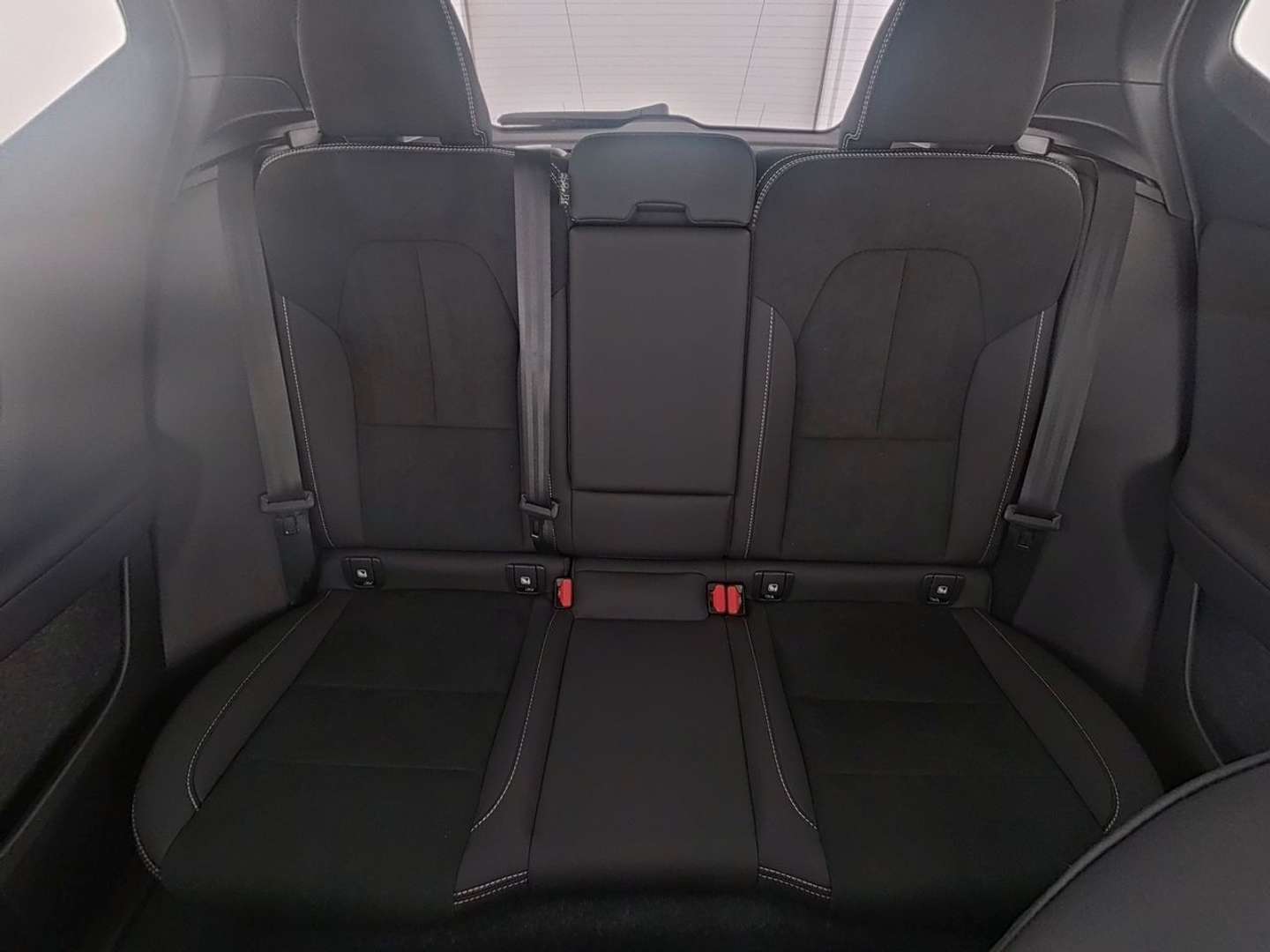 Volvo XC40 B3 Ultra Black Edition - 2025 - Joinsteer - #11