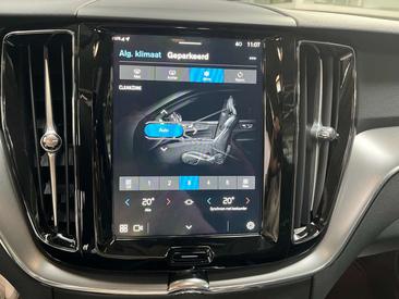 Volvo XC60 T6 Recharge Core — photo 16