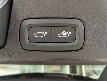 Volvo XC60 T6 Recharge Core — photo 23