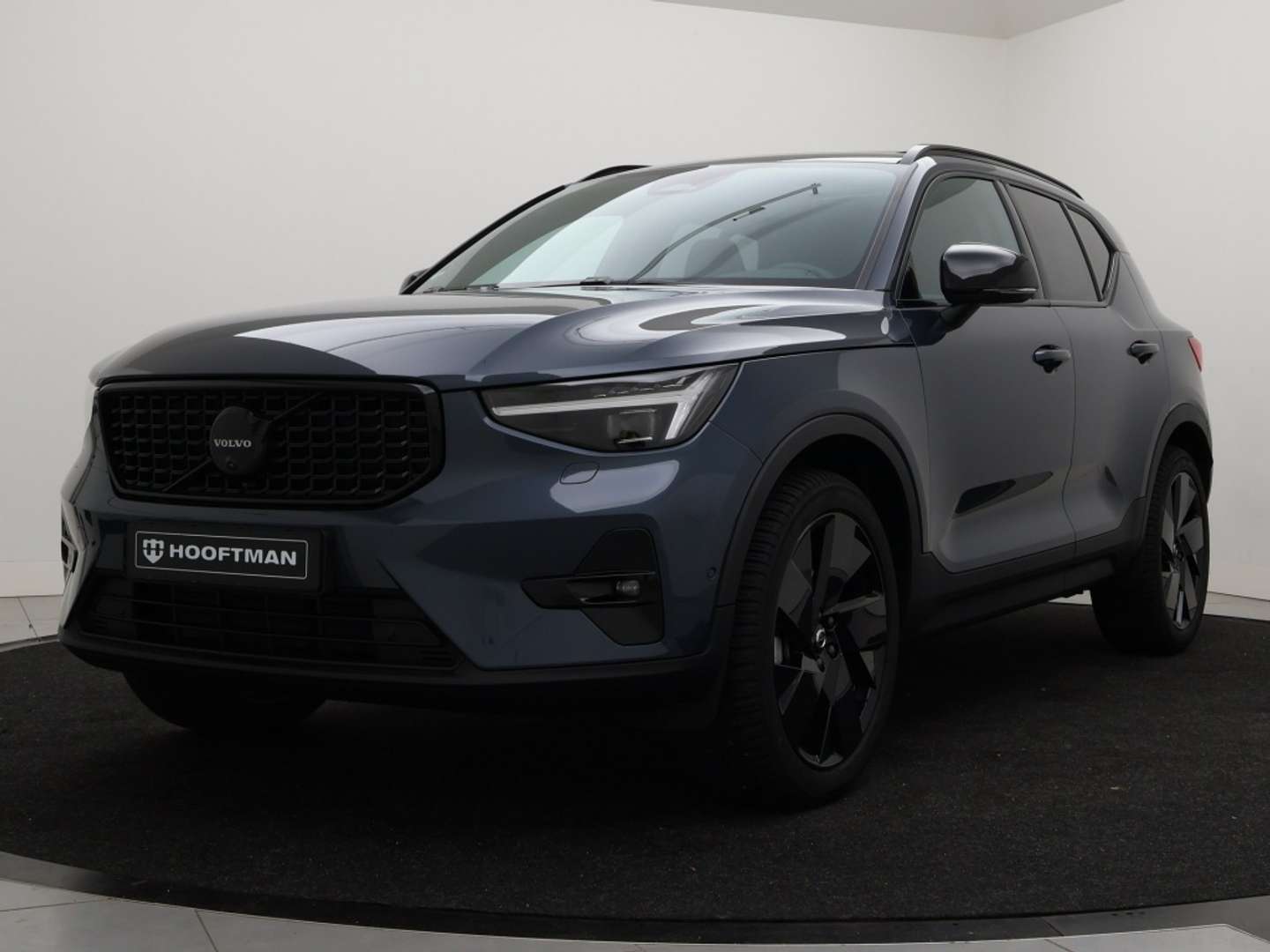 Volvo XC40 B4 Black Edition - 2025 - Joinsteer - #1