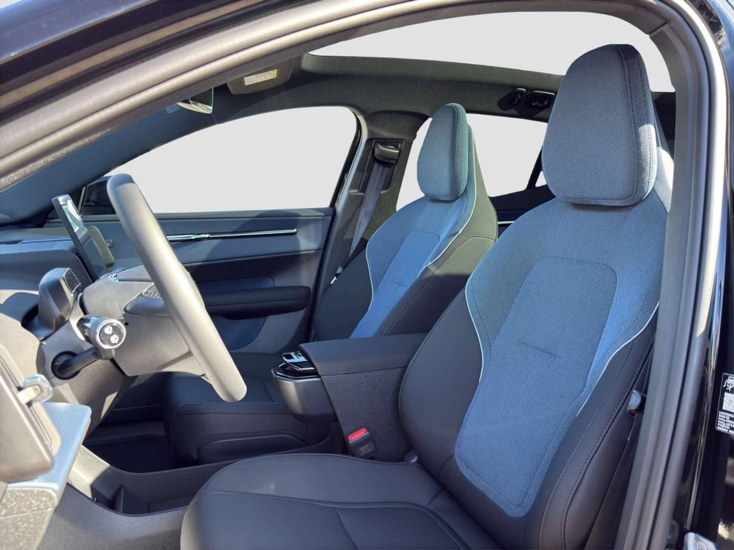 Volvo EX30 Ultra Black Edition Extended Range - 2026 - Joinsteer - #12
