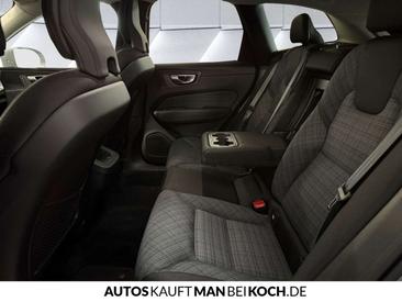 Volvo XC60 B4 Core — photo 6