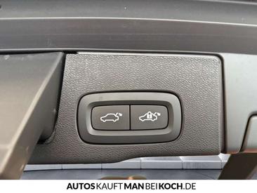 Volvo XC60 B4 Core — photo 16
