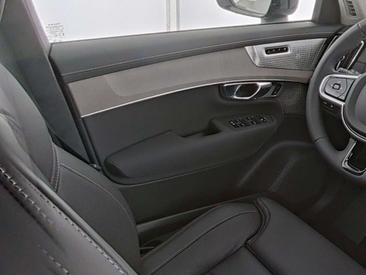 Volvo XC90 T8 — photo 12
