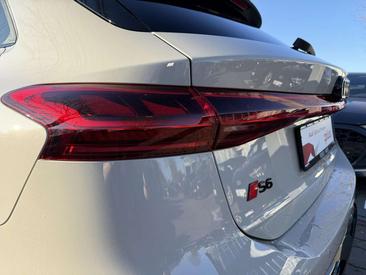 Audi S6 Avant E-tron — photo 18