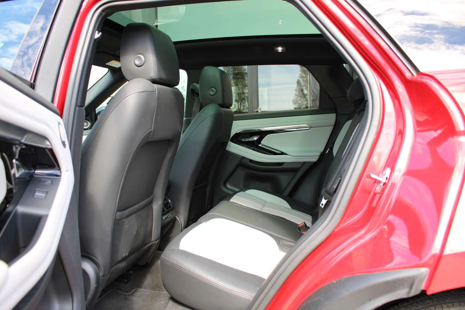 Land Rover Range Rover Evoque R-Dynamic SE | Pano | Cold Climate | Meridia P300e - 2022 - Joinsteer - #28