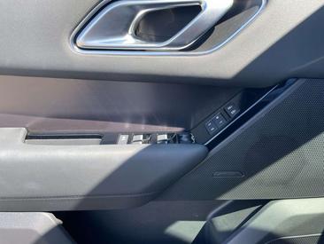 Land Rover Range Rover Velar D300 Dynamic SE — photo 13