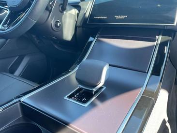 Land Rover Range Rover Velar D300 Dynamic SE — photo 15