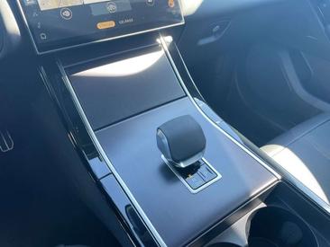 Land Rover Range Rover Velar D300 Dynamic SE — photo 22