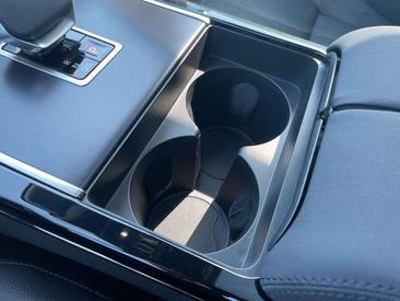 Land Rover Range Rover Velar D300 Dynamic SE — photo 24