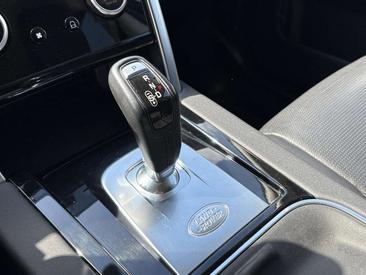 Land Rover Discovery Sport P300e 1.5 S — photo 12