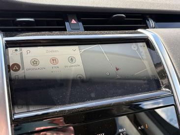 Land Rover Discovery Sport P300e 1.5 S — photo 15