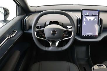 Volvo EX30 P5 Plus — photo 2