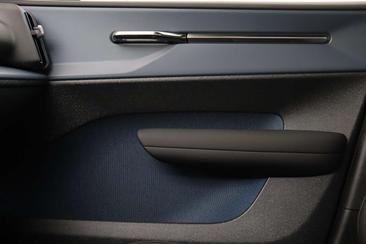 Volvo EX30 P5 Plus — photo 13