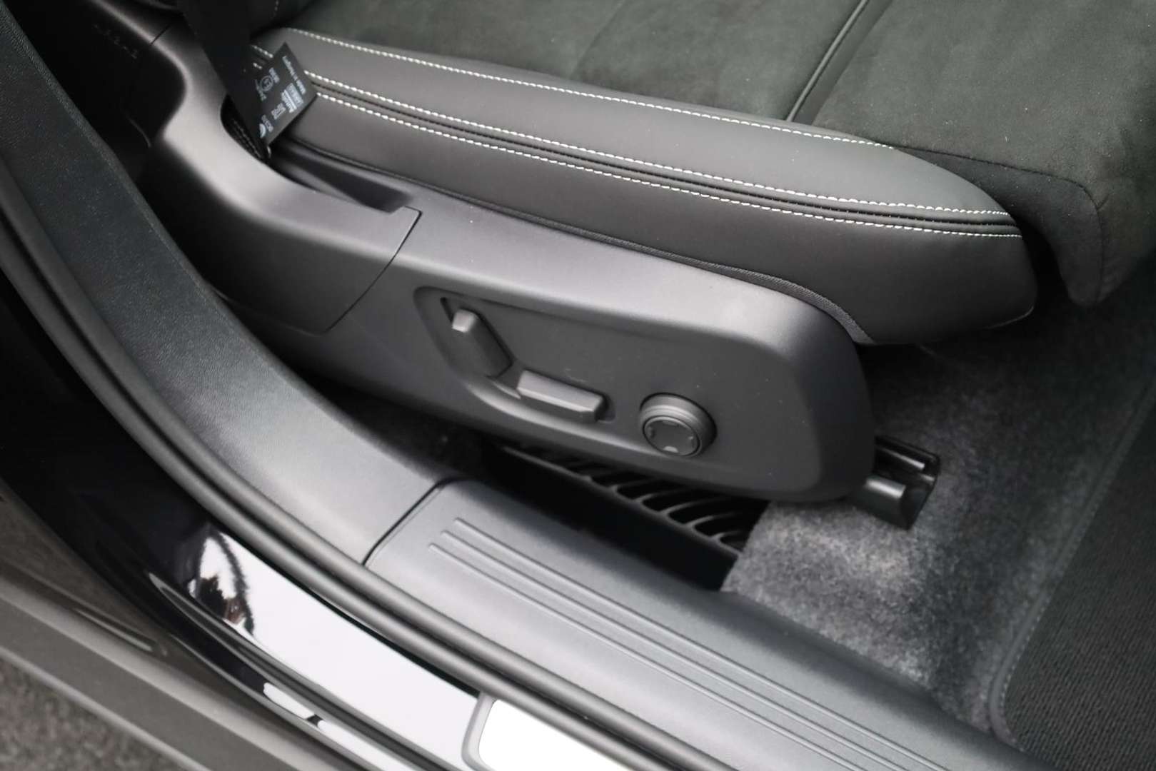 Volvo XC40 B4 Plus - 2026 - Joinsteer - #24