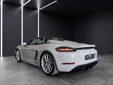 Porsche 718 Spyder — photo 20