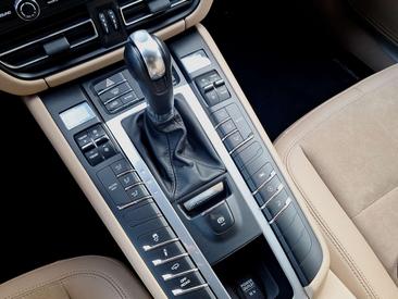 Porsche Macan S — photo 14