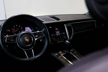 Porsche Macan 2.0 — photo 25