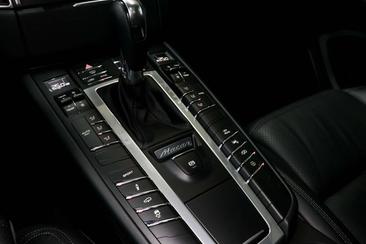 Porsche Macan 2.0 — photo 27