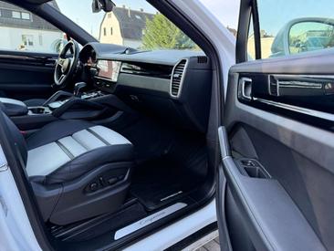 Porsche Cayenne III GTS — photo 12