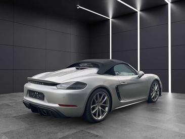 Porsche 718 Spyder — photo 25