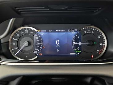 Land Rover Range Rover Evoque P300e R-Dynamic SE — photo 11