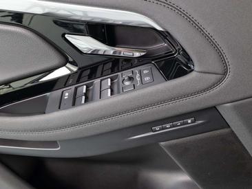 Land Rover Range Rover Evoque P300e R-Dynamic SE — photo 21