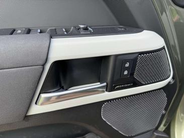 Land Rover Defender 110 P400e Aut. — photo 18