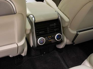 Land Rover Range Rover 3.0 P550e SV PHEV — photo 23