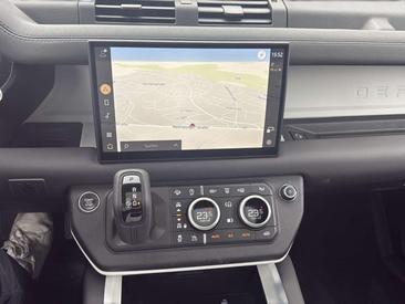 Land Rover Defender 110 D200 S — photo 9