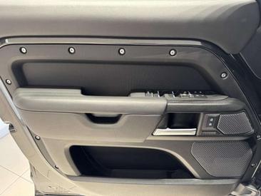 Land Rover Defender 110 Carpathian Edition AHK HUD P525 V8 — photo 13