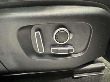 Land Rover Range Rover Evoque P300e R-Dyn HSE Black Pack Pano — photo 11