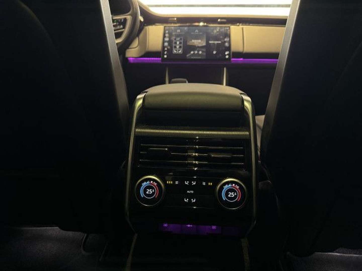 Land Rover Range Rover D350 HSE SHADOW AHK HUD Panorama 22" - 2025 - Joinsteer - #12