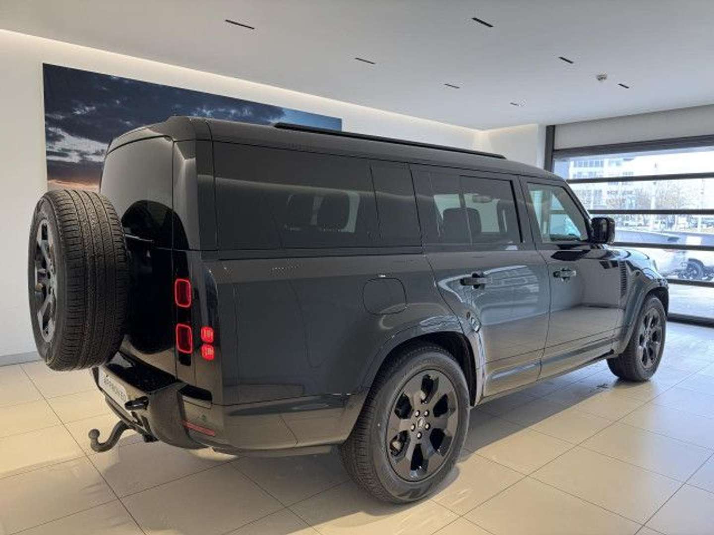 Land Rover Defender 130 D300 X-Dyn. SE BlackPack AHK Kühlfach - 2025 - Joinsteer - #3