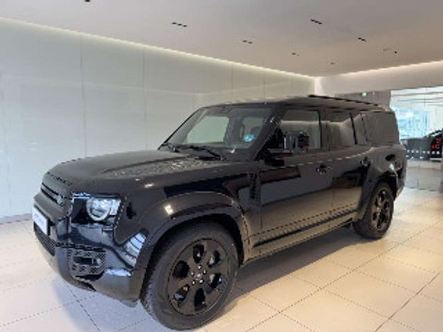 Land Rover Defender 130 D300 X-Dyn. SE BlackPack AHK Kühlfach - 2025 - Joinsteer - #17