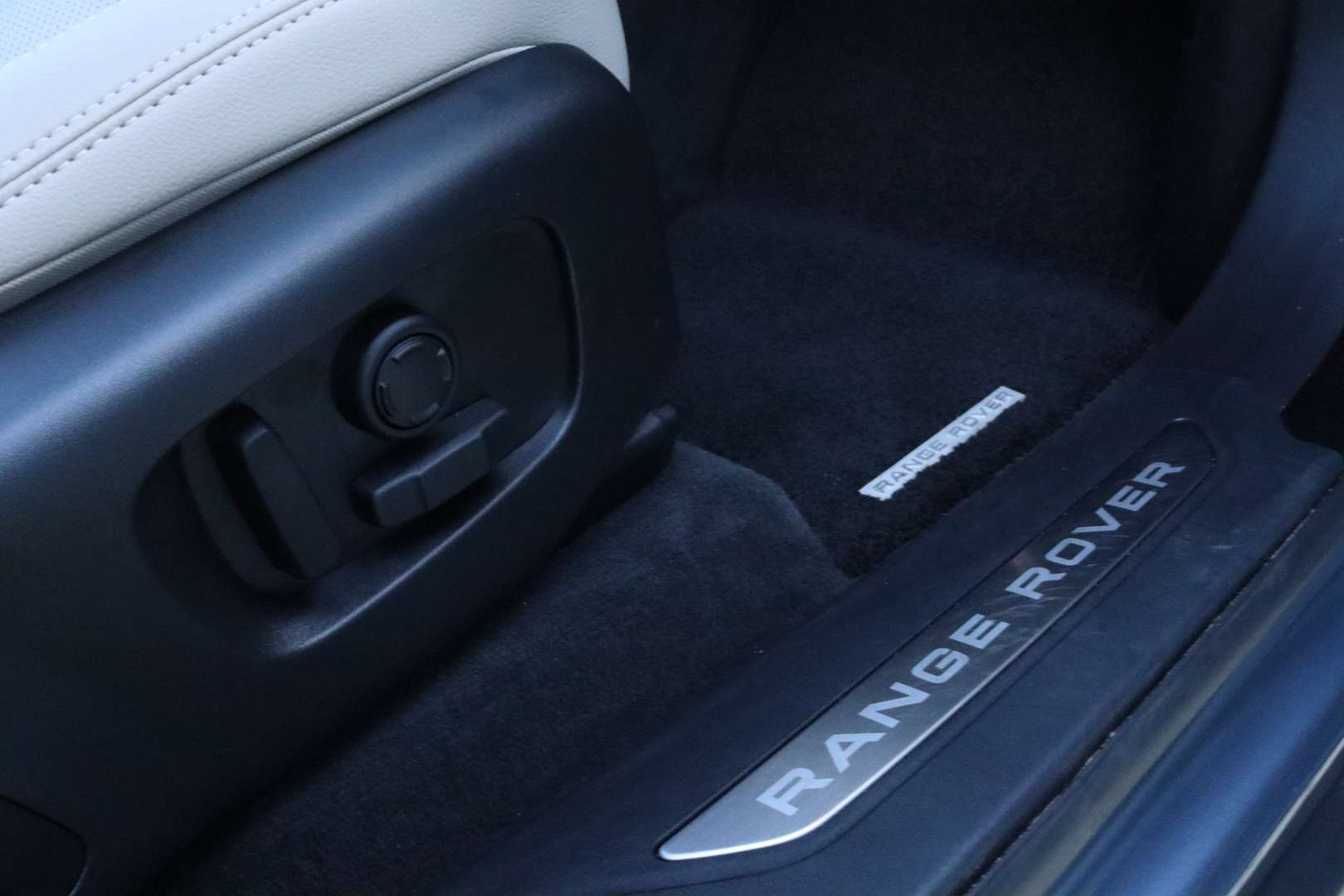 Land Rover Range Rover Velar 2.0 P400e Schuif/kantel Dak | Keyless - 2023 - Joinsteer - #19