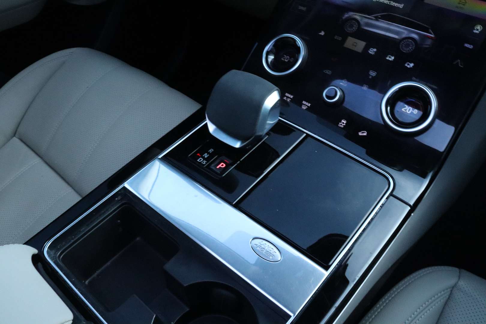 Land Rover Range Rover Velar 2.0 P400e Schuif/kantel Dak | Keyless - 2023 - Joinsteer - #22