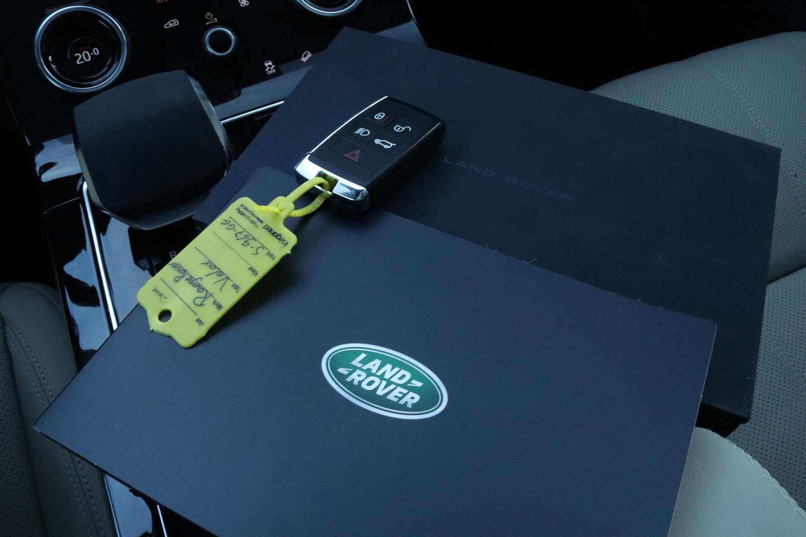 Land Rover Range Rover Velar 2.0 P400e Schuif/kantel Dak | Keyless - 2023 - Joinsteer - #38