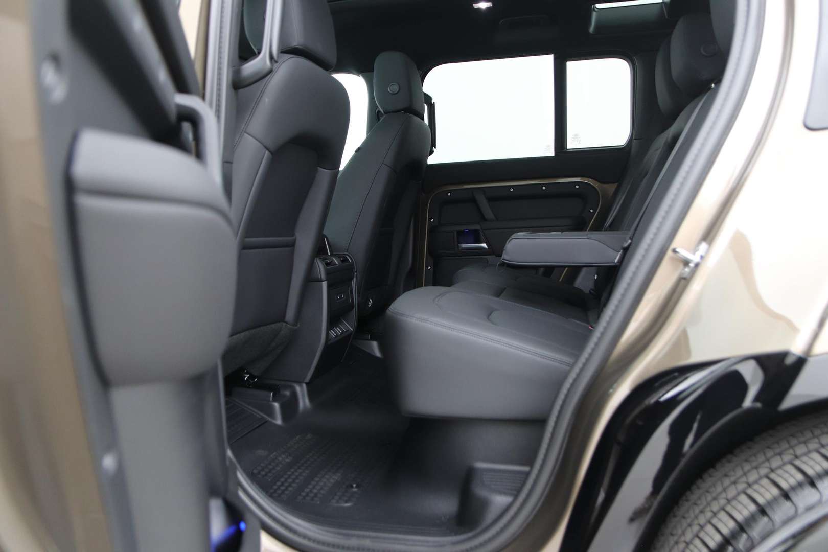 Land Rover Defender 110 X-Dynamic SE P300e - 2026 - Joinsteer - #42