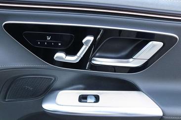 Mercedes EQE 300 Business — photo 19