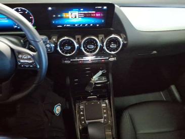 Mercedes GLA 180 — photo 8