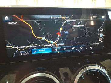 Mercedes GLA 180 — photo 11