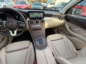 Mercedes GLC 200 — photo 17