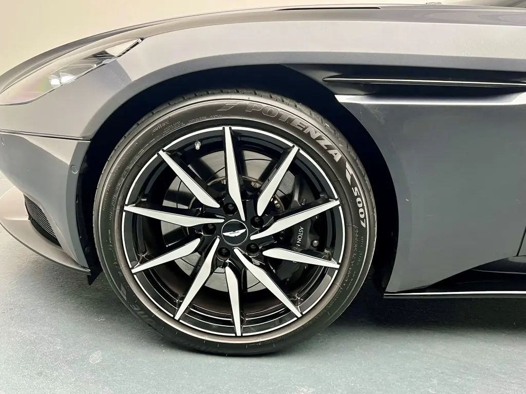 Aston Martin DB11 V12 Coupe 5.2 - 2022 - Joinsteer - #4