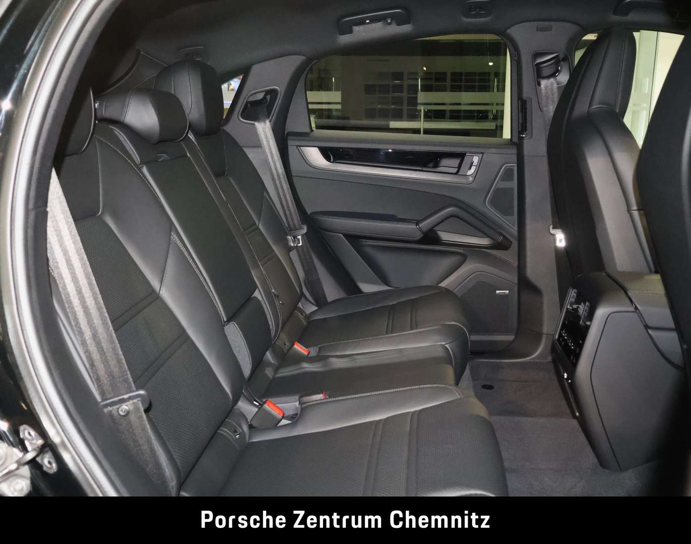 Porsche Cayenne II E-Hybrid Black Edition - 2026 - Joinsteer - #8