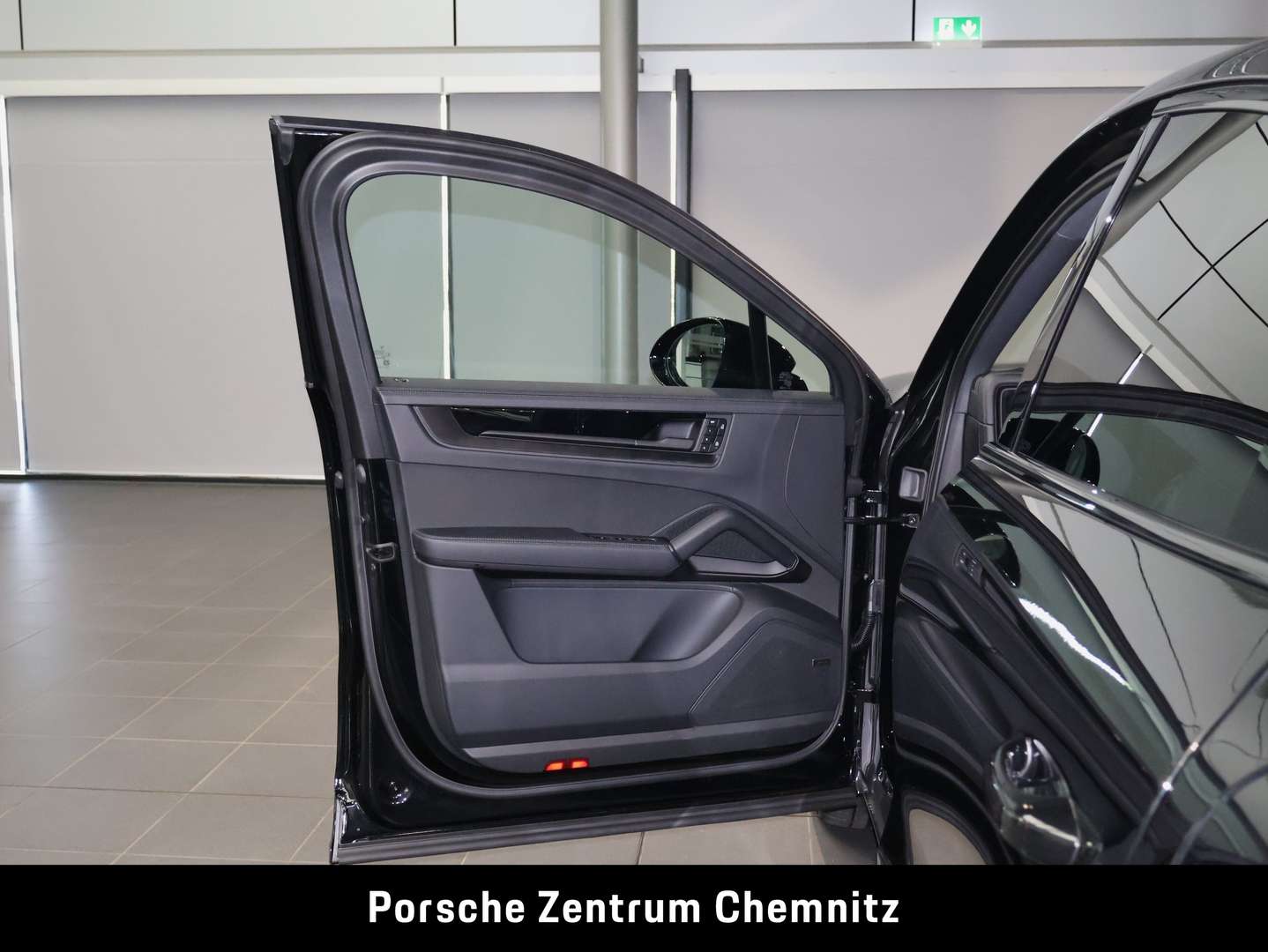 Porsche Cayenne II E-Hybrid Black Edition - 2026 - Joinsteer - #10