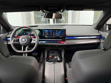 BMW M5 Touring M Sport 4.4 V8 — photo 15