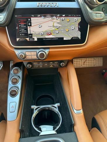 Ferrari GTC4Lusso — photo 9