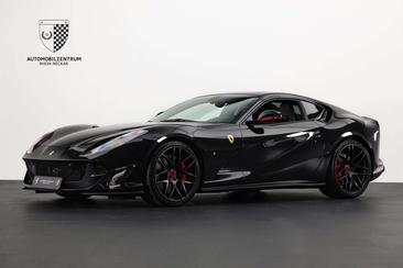Ferrari 812 Superfast — photo 2