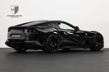 Ferrari 812 Superfast — photo 6